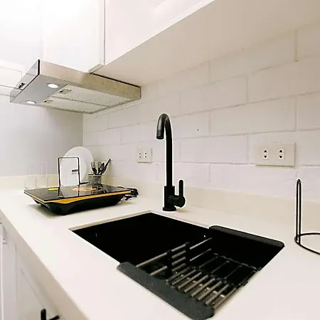 Studio Deluxe Room In Araneta City Cubao